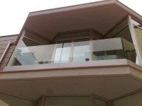Top mount railing glass